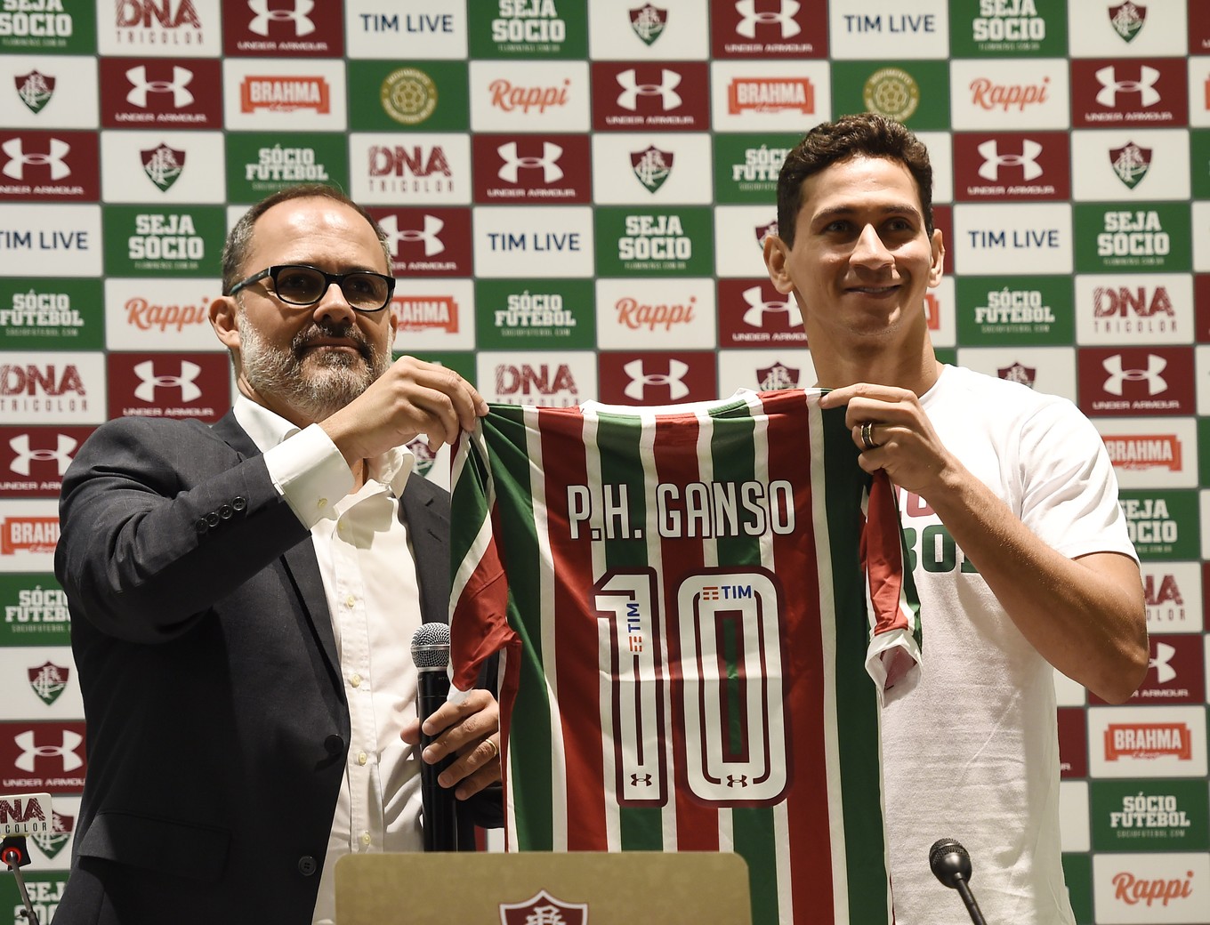 Ganso veste a camisa 10 do Fluminense em apresentação e resume sentimento ''Feliz e leve Ganso veste a camisa 10 do Fluminense em apresentação e resume sentimento ''Feliz e leve