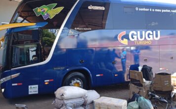 Após servir café da manhã, passageiros viajam na empresa Gugu Turismo